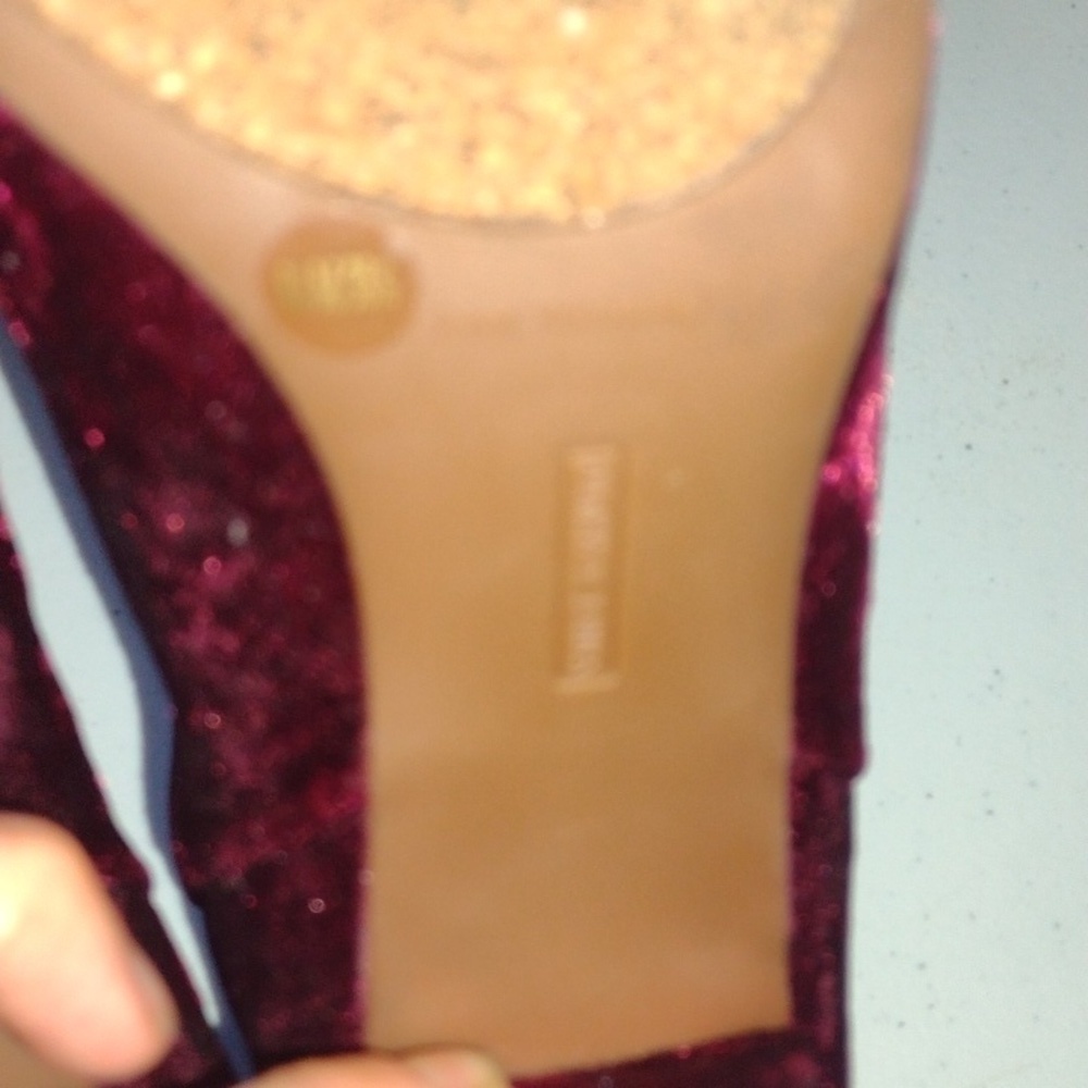 VINCE Camuto Evanata Crushed Velvet Bootie Red size 8.5 - Picture 9 of 14